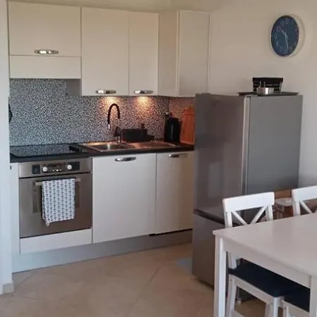 Feels Like Juan Flore - Air-conditioned Furnished With Terrace & Parking Apartment *
